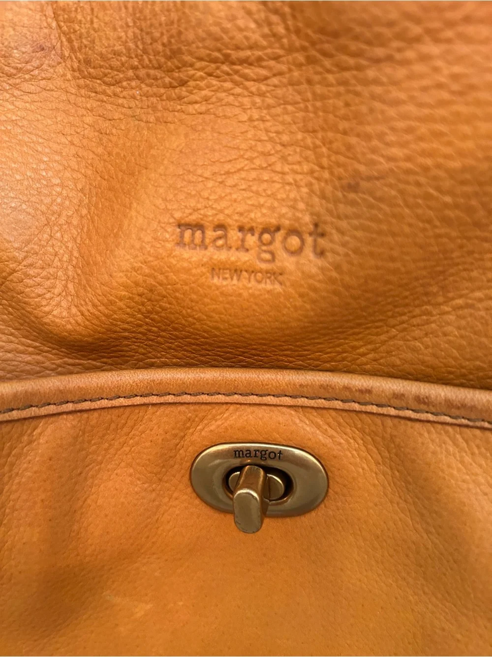Leather Crossbody Bag in Warm Tan – Classic Everyday Style